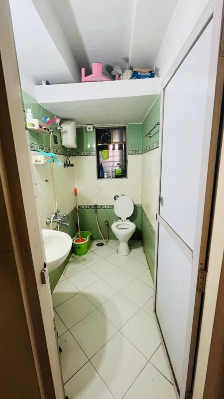 Bathroom, reminess-apartment 3 Bedroom 1500 Sq.Ft. Apartment In Bandra West Mumbai 9789486