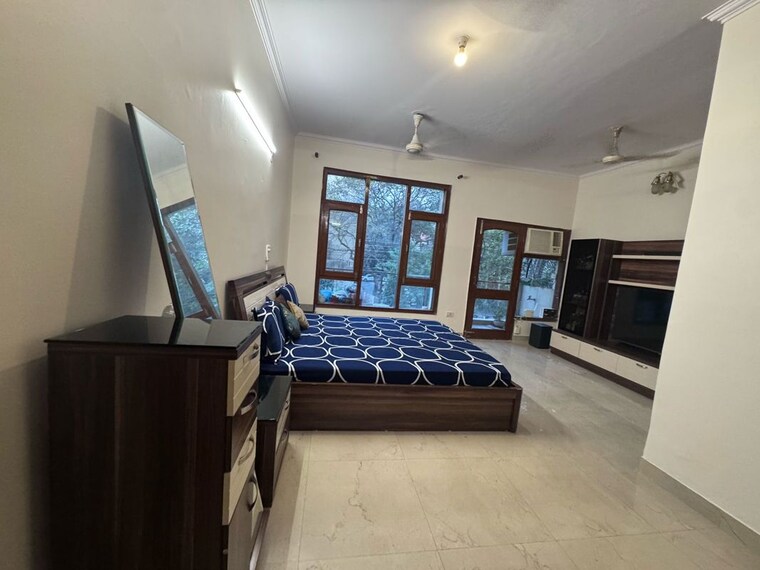 Bedroom, sector 43 2 Bedroom 120 Sq.Yd. Builder Floor In Sector 43 Gurgaon 9789501