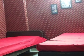 Bedroom in 1.5 BHK Builder Floor at Sector 62 – for Rent