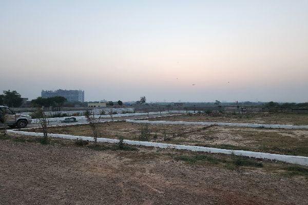 Plot For Sale in Knowledge Park V Greater Noida