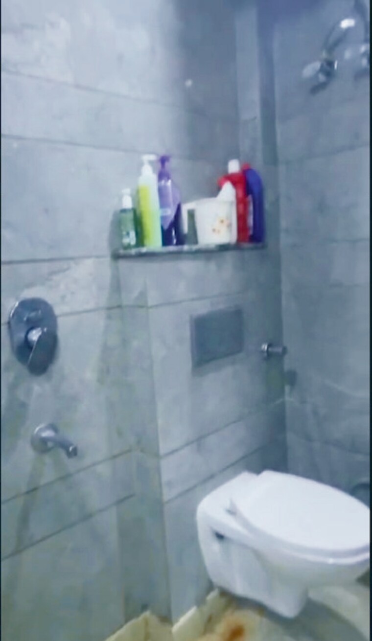 Bathroom, rohini sector 6 4 Bedroom 1100 Sq.Ft. Builder Floor In Rohini Sector 6 Delhi 9789469