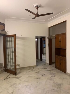Room in 3 BHK Builder Floor at Sarvodaya Enclave – for Rent