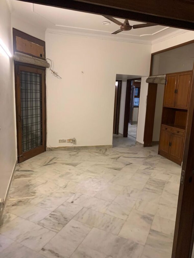 Living Room, sarvodaya enclave 3 Bedroom 200 Sq.Yd. Builder Floor In Sarvodaya Enclave Delhi 9789784