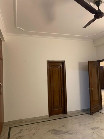 Room in 3 BHK Builder Floor at Sarvodaya Enclave – for Rent