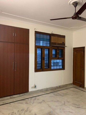 Room in 3 BHK Builder Floor at Sarvodaya Enclave – for Rent