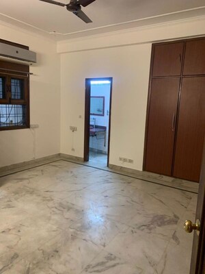 Room in 3 BHK Builder Floor at Sarvodaya Enclave – for Rent