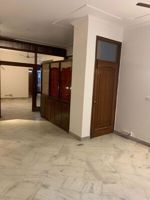 Room in 3 BHK Builder Floor at Sarvodaya Enclave – for Rent