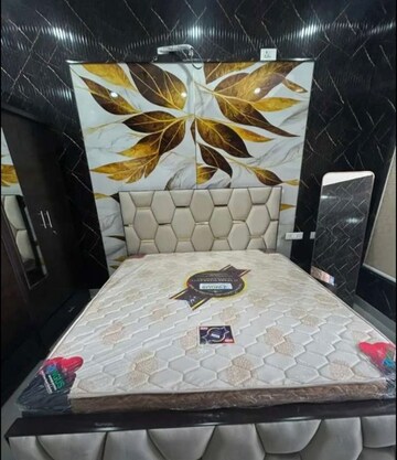 Bedroom in 2 BHK Apartment at Hazratganj – for Rent