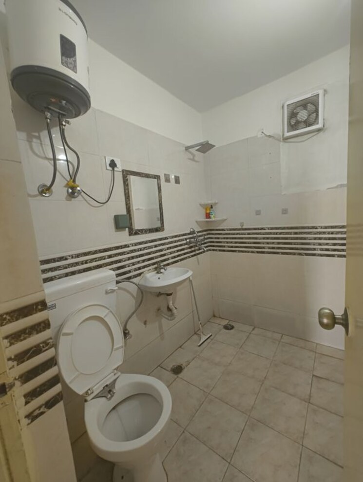 Bathroom, shree-vardhman-green-court 2 Bedroom 700 Sq.Ft. Apartment In Sector 90 Gurgaon 9790061