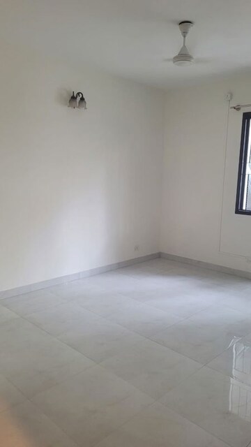 Room in 3 BHK Apartment at Prestige Acropolis, Kadugodi – for Rent