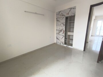 Room in 3 BHK Apartment at Smart World Gems, Sector 89 – for Rent