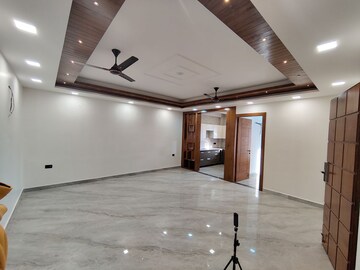 Room in 3 BHK Builder Floor at Faridabad Central – for Sale