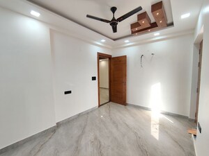 Room in 3 BHK Builder Floor at Faridabad Central – for Sale