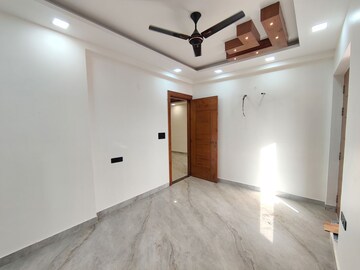 Room in 3 BHK Builder Floor at Faridabad Central – for Sale