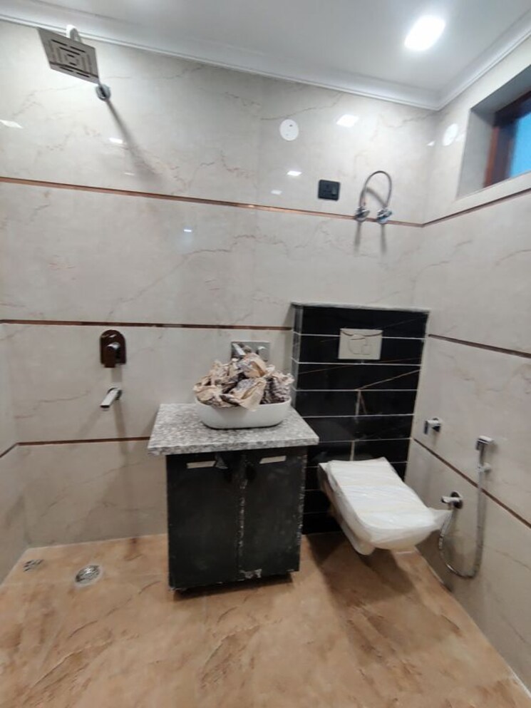 Attached Bathroom, faridabad central 3 Bedroom 1800 Sq.Ft. Builder Floor In Faridabad Central Faridabad 9790100