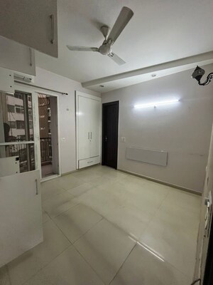 Room in 3 BHK Apartment at Prateek Stylome, Sector 45 – for Rent