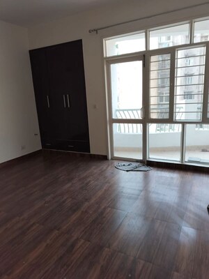 Room in 3.5 BHK Apartment at Eldeco Ananda, Sector 48 – for Rent