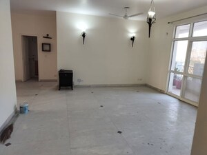 Room in 3.5 BHK Apartment at Eldeco Ananda, Sector 48 – for Rent