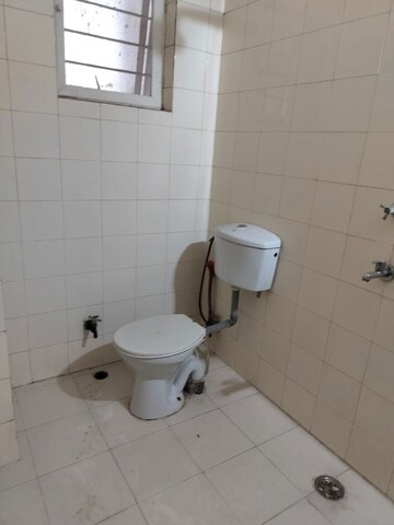 Bathroom in 3.5 BHK Apartment at Eldeco Ananda, Sector 48 – for Rent