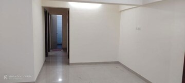 Room in 2 BHK Apartment at Bombay Taximens CHS, Lbs Marg – for Rent