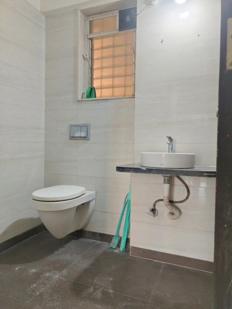 Bathroom, hiranandani-bloomingdale 3 Bedroom 1025 Sq.Ft. Apartment In Ghodbunder Road Thane 9790349