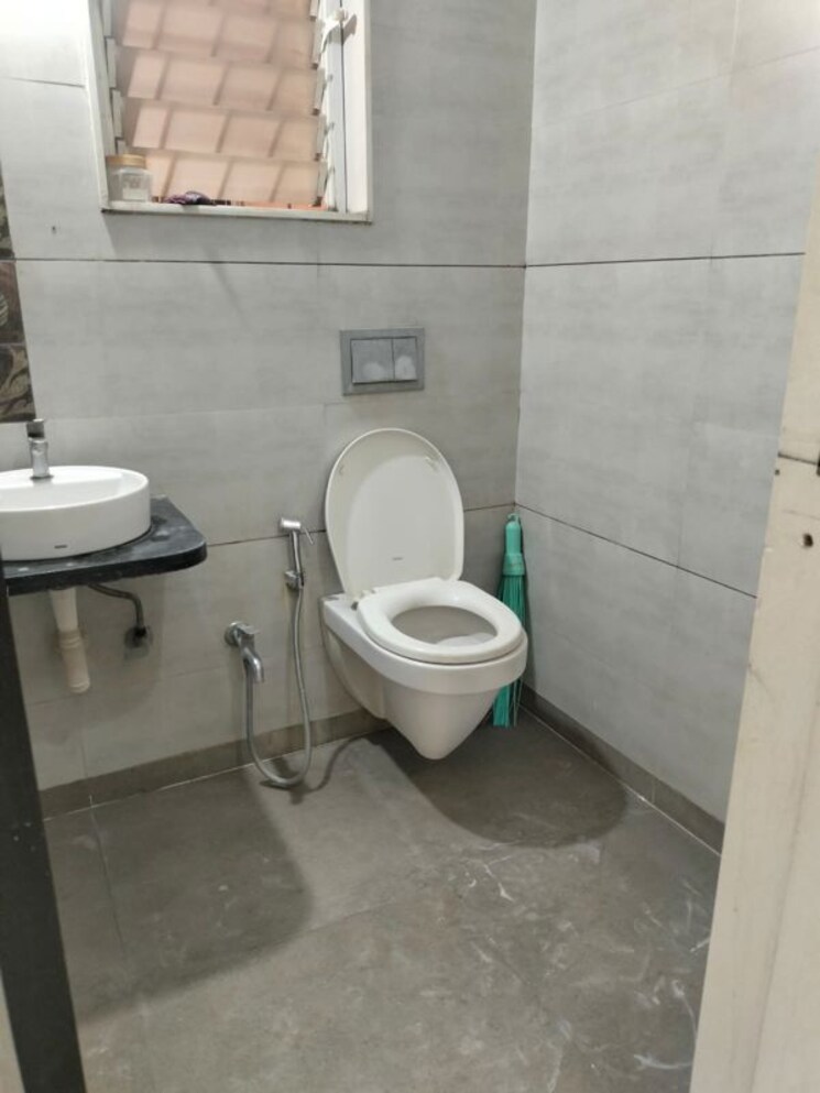 Bathroom, hiranandani-bloomingdale 3 Bedroom 1025 Sq.Ft. Apartment In Ghodbunder Road Thane 9790349