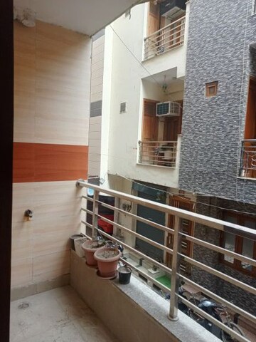 Balcony in 3 BHK Builder Floor at Sai Homes Sector 49, Sector 49 – for Rent