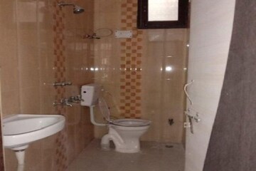 Bathroom in 2 BHK Builder Floor at Sector 62 – for Rent