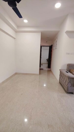 Room in 2 BHK Apartment at Shapoorji Pallonji Vicinia, Powai – for Rent
