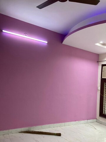 Room in 2 BHK Apartment at Green Park – for Rent