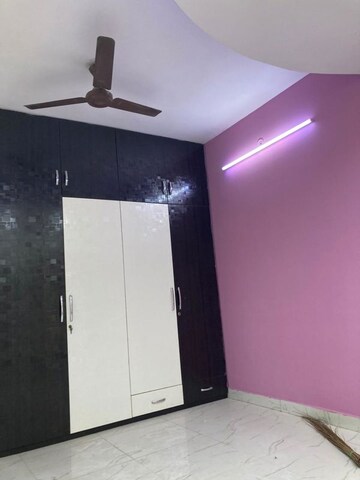 Room in 2 BHK Apartment at Green Park – for Rent