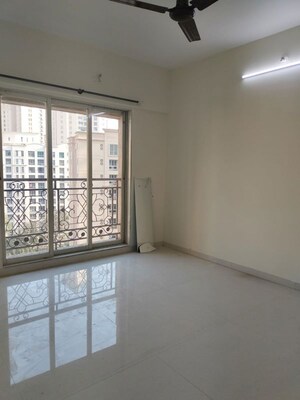 Room in 3 BHK Apartment at Hiranandani Bloomingdale, Ghodbunder Road – for Rent