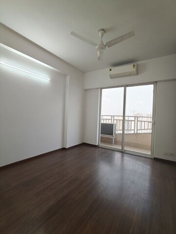 Room in 3 BHK Apartment at M3M Marina, Sector 68 – for Rent