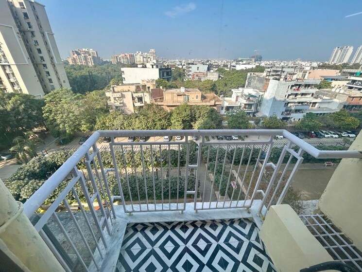 Balcony, unitech-uniworld-gardens-2 3 Bedroom 1355 Sq.Ft. Apartment In Sector 47 Gurgaon 9790457