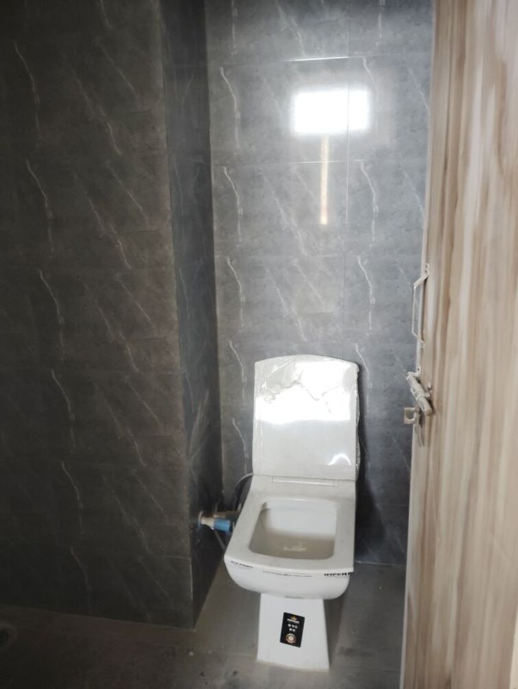 Bathroom, sector 44 1 RK 400 Sq.Ft. Builder Floor In Sector 44 Noida 9790582