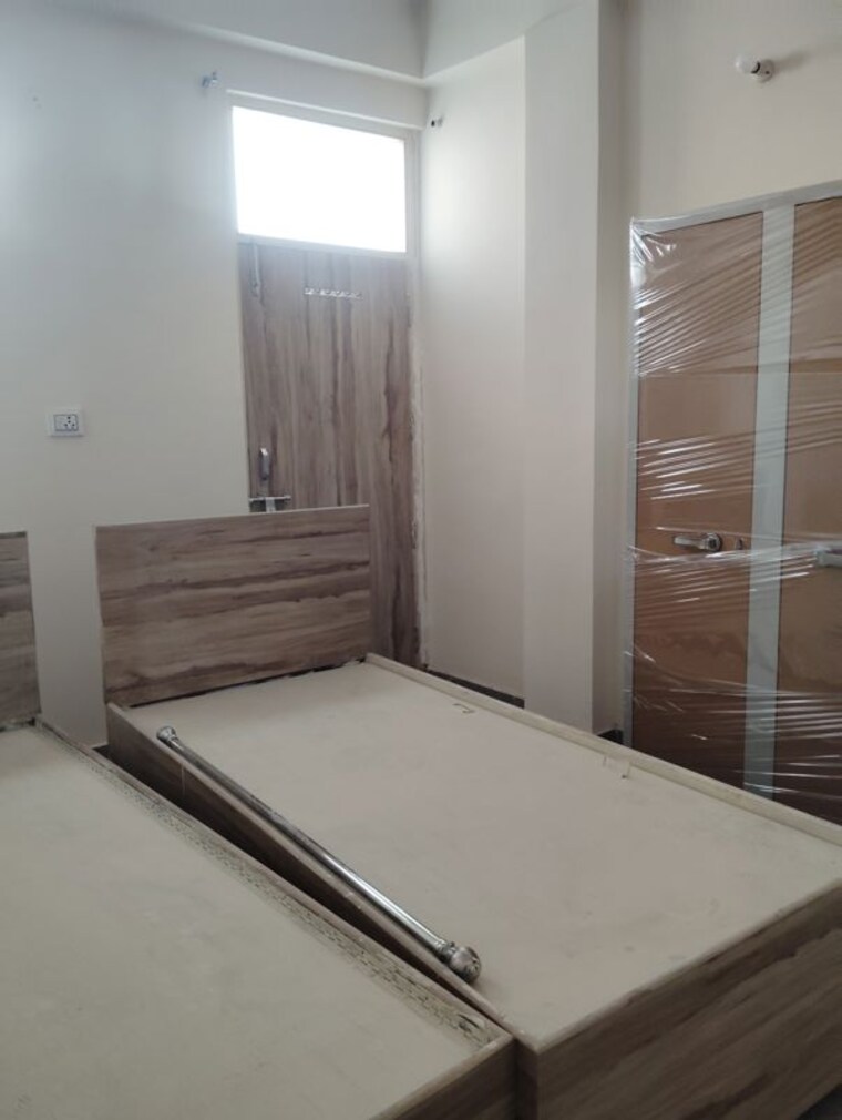 Room, sector 44 1 RK 400 Sq.Ft. Builder Floor In Sector 44 Noida 9790582