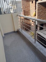 1 Rk  400 Sq.Ft. Builder Floor in Sector 44