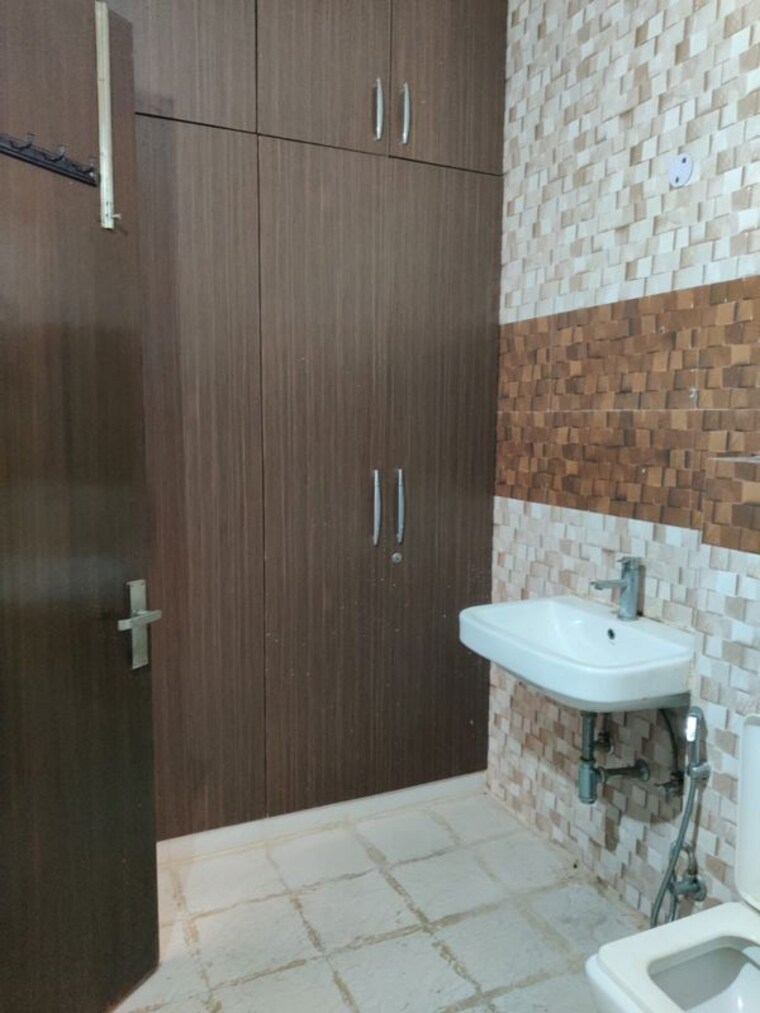 Bathroom, awho-devinder-vihar 3 Bedroom 1600 Sq.Ft. Builder Floor In Sector 56 Gurgaon 9790624