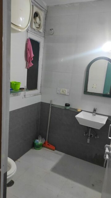 Bathroom in 4 BHK Apartment at Sector 11 Dwarka – for Rent