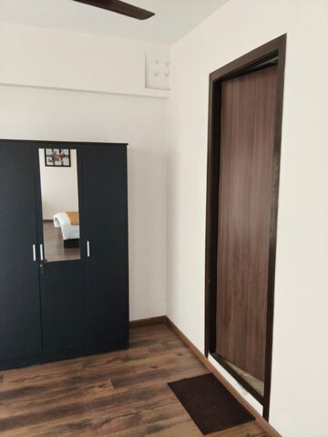 Room in 4 BHK Apartment at Rajesh Raj Grandeur, Powai – for Rent