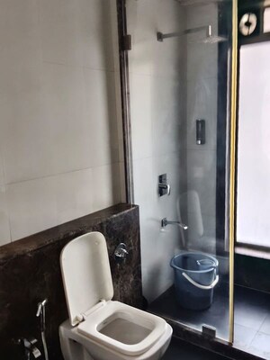 Furnished Amenities in 4 BHK Apartment at Rajesh Raj Grandeur, Powai – for Rent