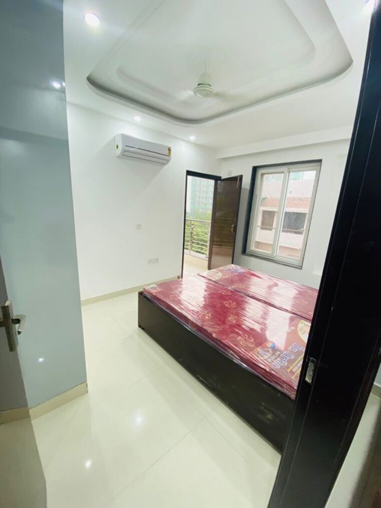 Room, sector 11 dwarka 3 Bedroom 1500 Sq.Ft. Apartment In Sector 11 Dwarka Delhi 9790802