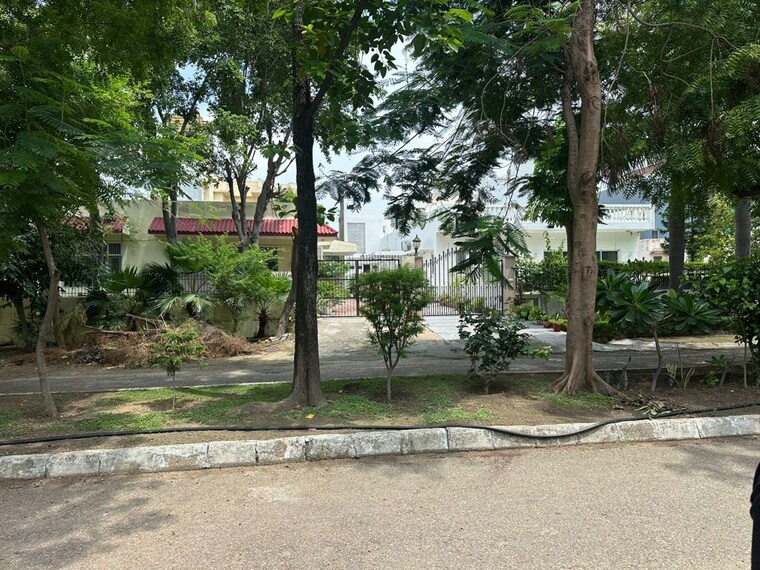 Garden, chi iv greater noida  526 Sq.Yd. Plot In Chi Iv Greater Noida Greater Noida 9790655