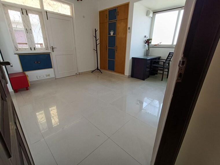 Room, sector 5 dwarka 3 Bedroom 1500 Sq.Ft. Apartment In Sector 5 Dwarka Delhi 9790921