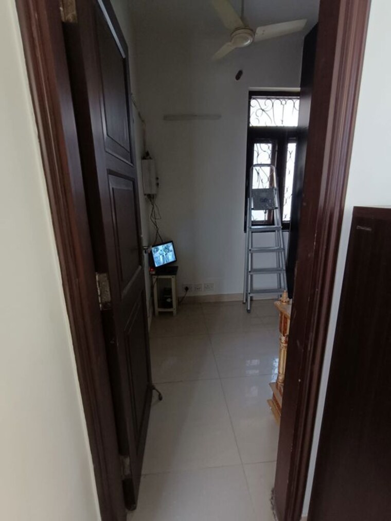Other, sector 5 dwarka 3 Bedroom 1500 Sq.Ft. Apartment In Sector 5 Dwarka Delhi 9790921