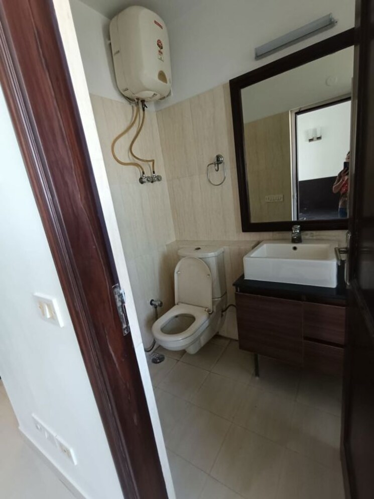 Bathroom, sector 5 dwarka 3 Bedroom 1500 Sq.Ft. Apartment In Sector 5 Dwarka Delhi 9790921