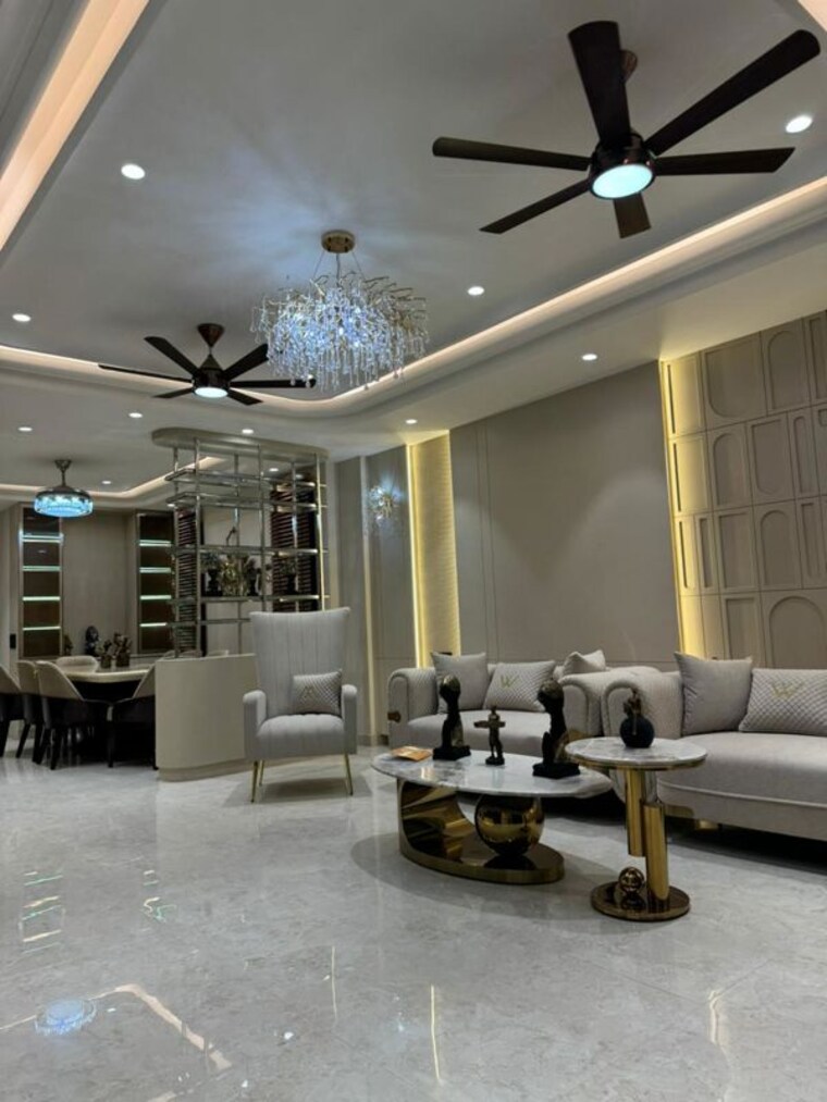 Gym, connaught place 2 Bedroom 2755 Sq.Ft. Villa In Connaught Place Delhi 9790774