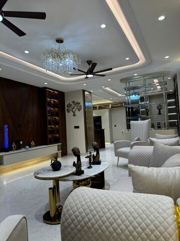 Team Area in 2 BHK Villa at Connaught Place – for Rent