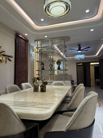 Team Area in 3 BHK Villa at Connaught Place – for Rent