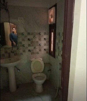 Bathroom in 3 BHK Apartment at Gomti Nagar – for Rent